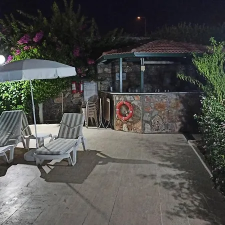 Hotel With Pool Near The Sea Konakli